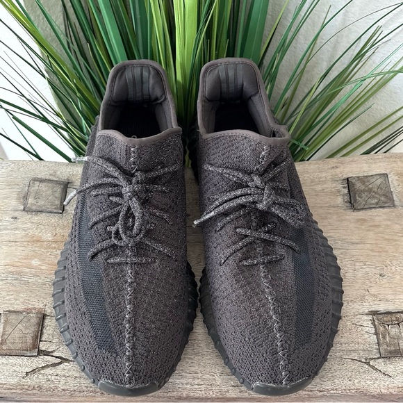 Yeezy Boost 350 V2 black Static Sneakers - Picture 3 of 11